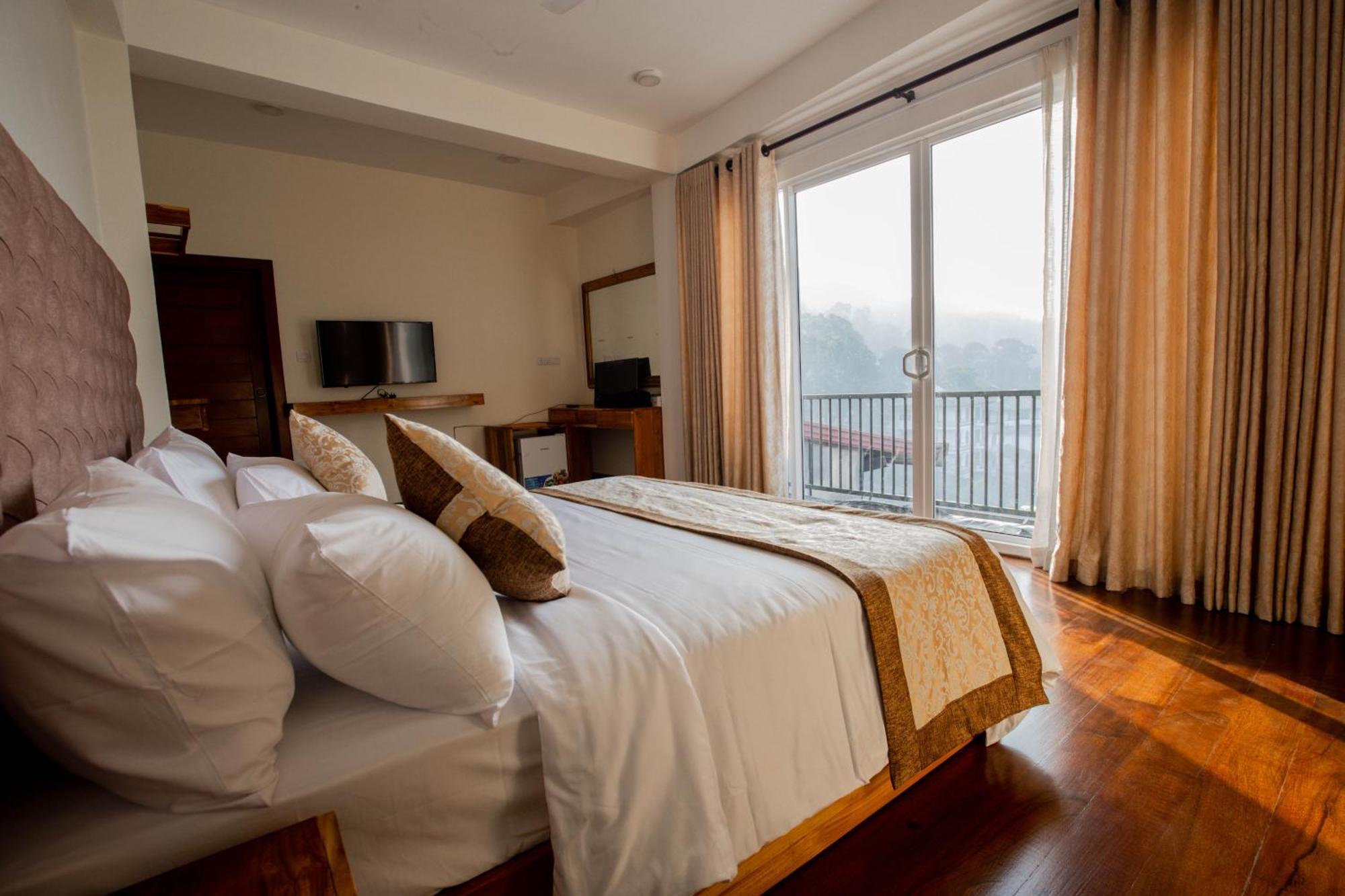Manthra Leisure Hotel Kandy Exterior photo